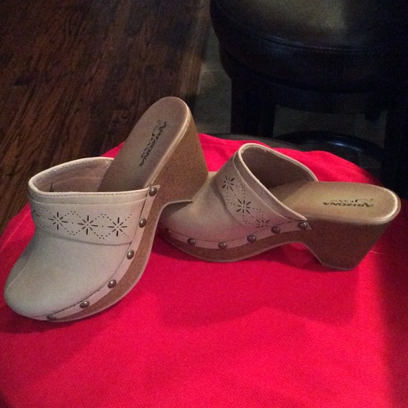 Shoes - Picture 1 of 2